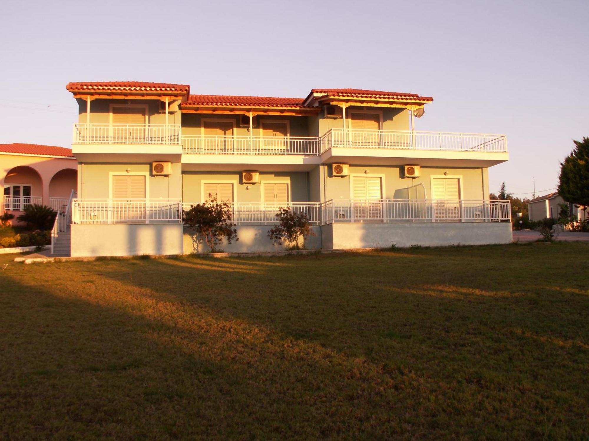 Kastro Beach Hotel Екстериор снимка
